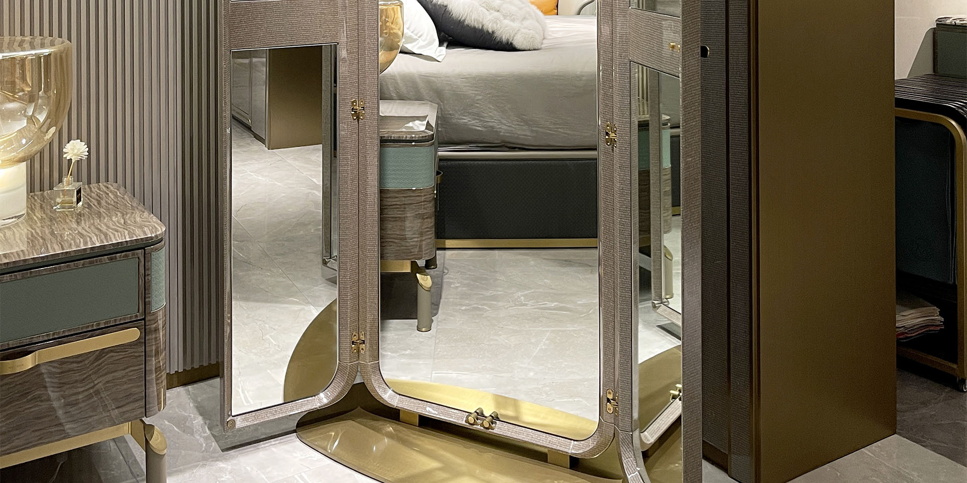 1B dressing mirror