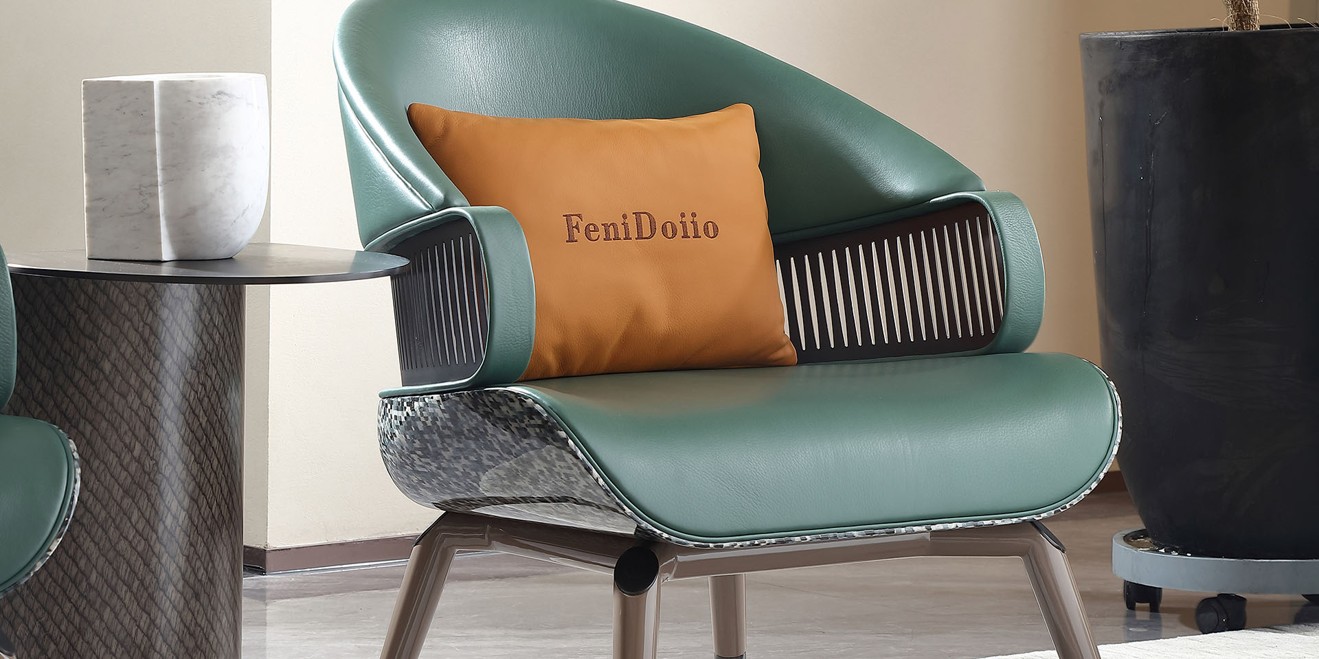 18DA Lounge Chair